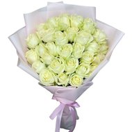 Композиция из белых роз