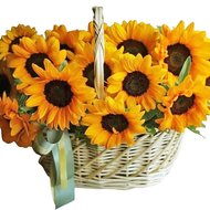 Кошик із соняшниками