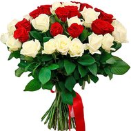 Красно белый букет цветов