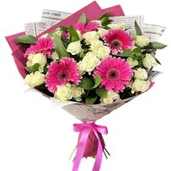 Кустовые розы и герберы