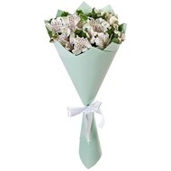 Маленький букет з альстромерії