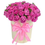 Півонієподібні троянди в коробці