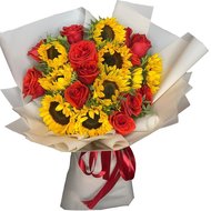 Соняшники та троянди