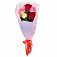 П'ять троянд