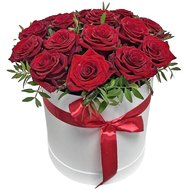 17 троянд у коробці