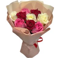 9 імпортних троянд в упаковці