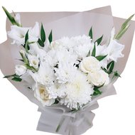 Білий букет з гладіолусами та хризантемами