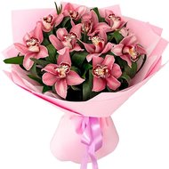 Букет рожевих орхідей
