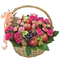 Fruit bouquet in a basket