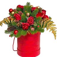 Композиция новогодняя в шляпной коробке