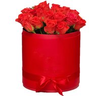 Коралові троянди в коробці