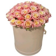 Коробка з трояндами для дружини