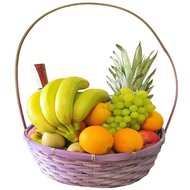 Кошик з алкоголем і фруктами