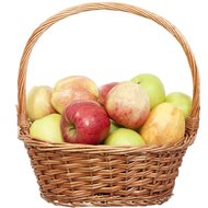 Кошик із яблуками