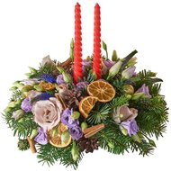 Настольная композиция со свечами и цветами