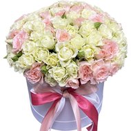 Ніжна коробка кущових троянд