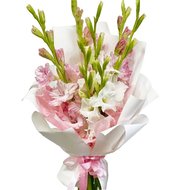 Ніжний букет гладіолусів