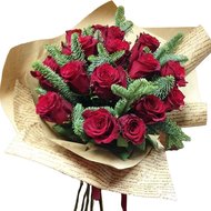Новорічний букет з червоними трояндами