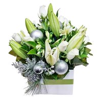 Новогодняя композиция с лилией и альстромерией