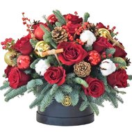 Новогодняя композиция в красном цвете