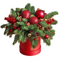 Новогодняя шляпная коробка с елью и декором