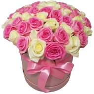 Троянди в коробці на свято