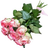 9 троянд у букеті