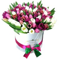 Великий букет тюльпанів у коробці