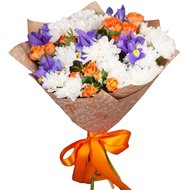 Букет з ірисами, хризантемами та трояндами