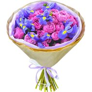 Букет з кущовими трояндами та ірисами