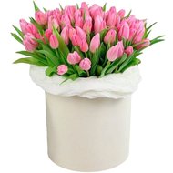 Коробка з тюльпанами на 8 березня