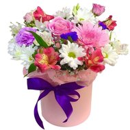 Невелика коробка з квітами