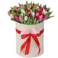 Ніжна коробка з тюльпанами