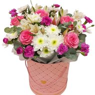 Ніжний букет квітів у коробці