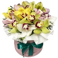 Оригінальні квіти у коробці