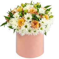 Оригінальний букет квітів у коробці