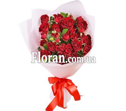 Small bouquet of red roses