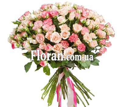 Нежный букет из кустовых роз