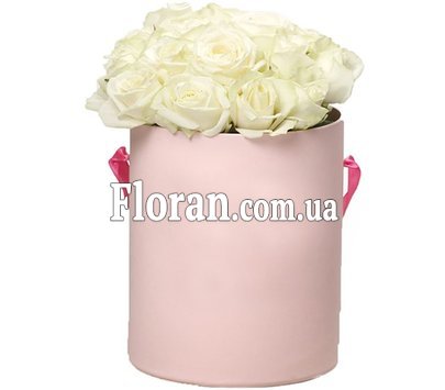 15 троянд в капелюшній коробці