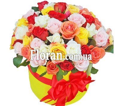 51 троянда в коробці