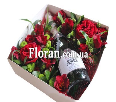 Алкоголь і квіти в коробці
