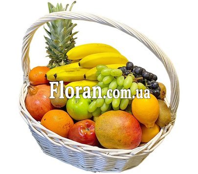 Большая корзина с фруктами