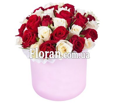 Букети з троянд в шляпній коробці