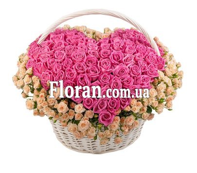 Кошик троянд у вигляді серця