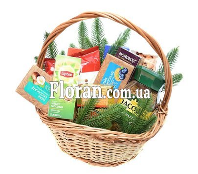 Корзина с подарками на Новый год