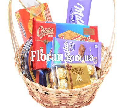 Корзина со сладостями в подарок