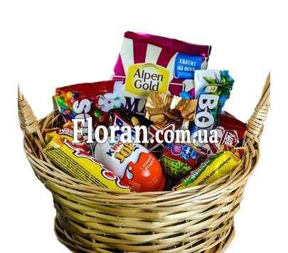 Кошик із солодощами