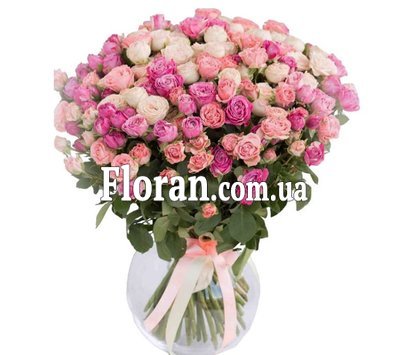 Красивый букет из пионовидных роз