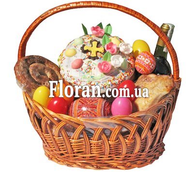 Подарочная пасхальная корзина с куличом