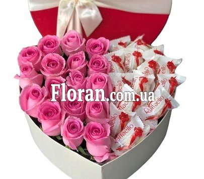 Троянди і Raffaello в коробці серце